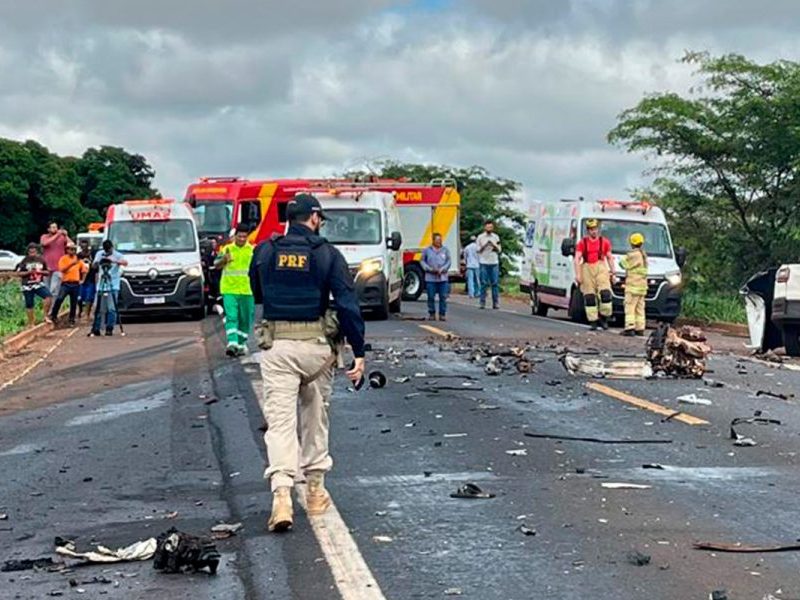 Motorista de 39 anos morre após acidente com caminhão em rodovia de Goiás