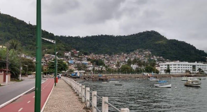 Motorista de aplicativo leva susto ao descobrir drogas com passageiros em Angra