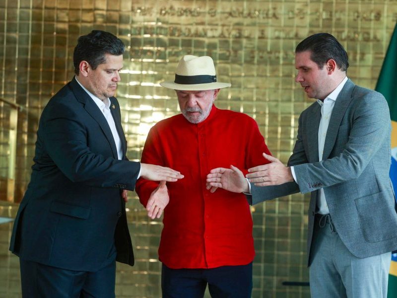 Motta e Alcolumbre ligam para Lula após vitória no segundo turno