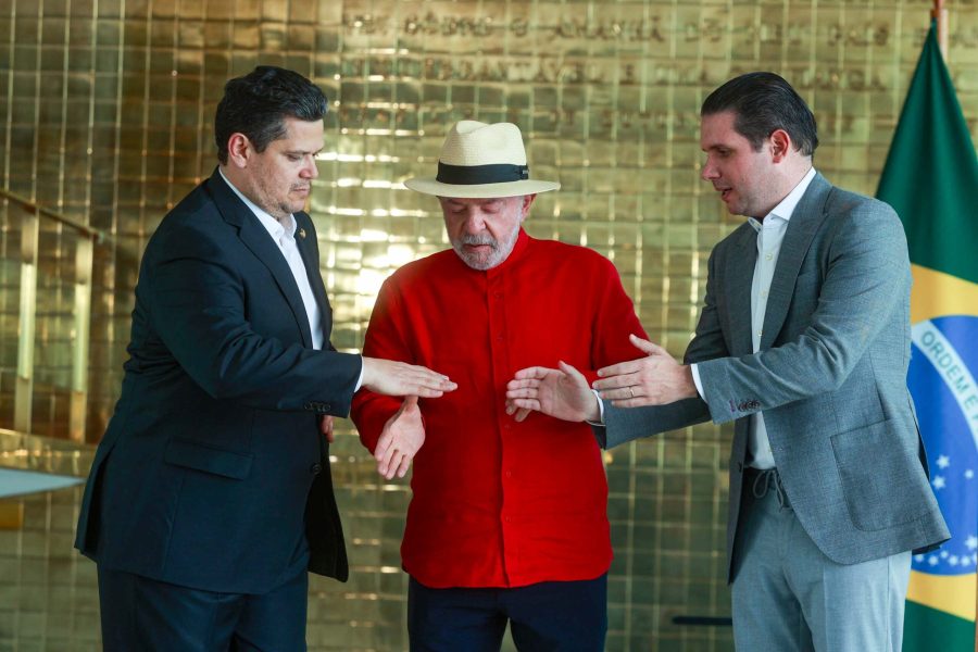 Motta e Alcolumbre ligam para Lula após vitória no segundo turno