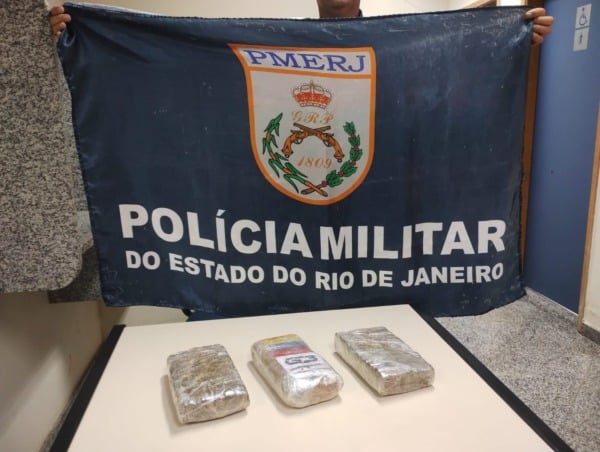 Mulher presa com 3 kg de maconha em ônibus no RJ