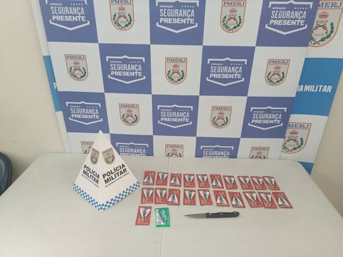 Mulher é presa suspeita de furtar chicletes em supermercado no Aterrado