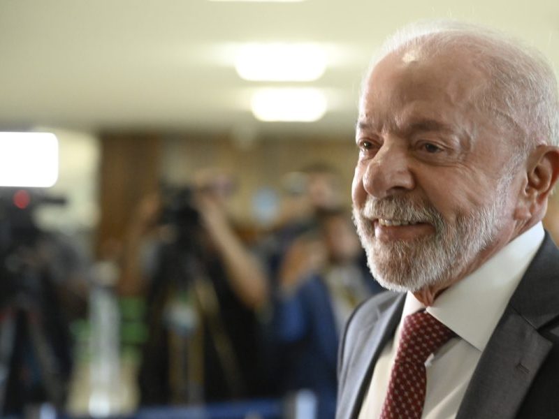 Lula aposta em pauta positiva e combate à abstenção na reta final