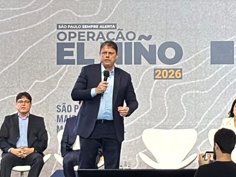 Tarcísio anuncia R$ 29 bi contra chuvas após caos em SP