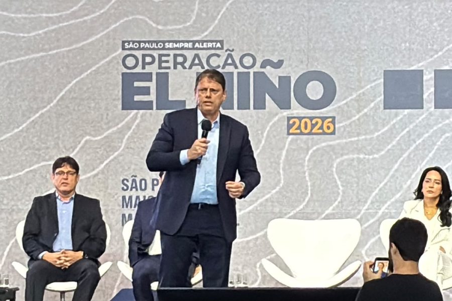 Tarcísio anuncia R$ 29 bi contra chuvas após caos em SP