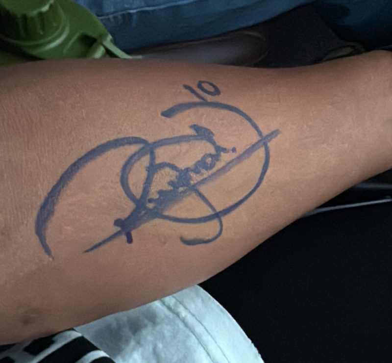 Neymar tem assinatura eternizada em tatuagem de empresário famoso