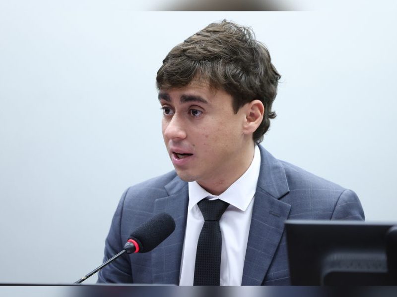 Nikolas Ferreira lidera engajamento pró-Flávio Bolsonaro
