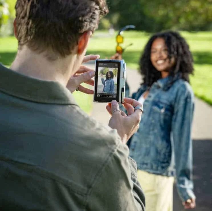 Nova Instax permite “consertar” a foto antes de revelar