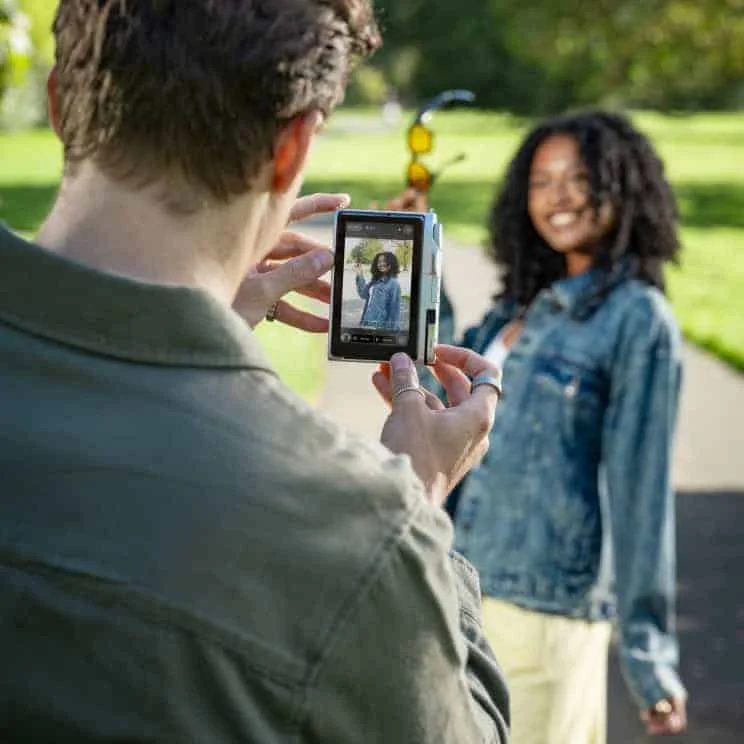 Nova Instax permite “consertar” a foto antes de revelar