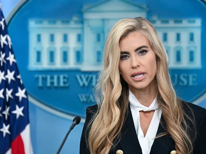 Nova secretária de imprensa de Trump diz que China não tem banheiros adequados