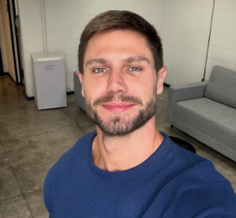 Jonas Sulzbach surge com Elisa Klein e ganha apoio da família