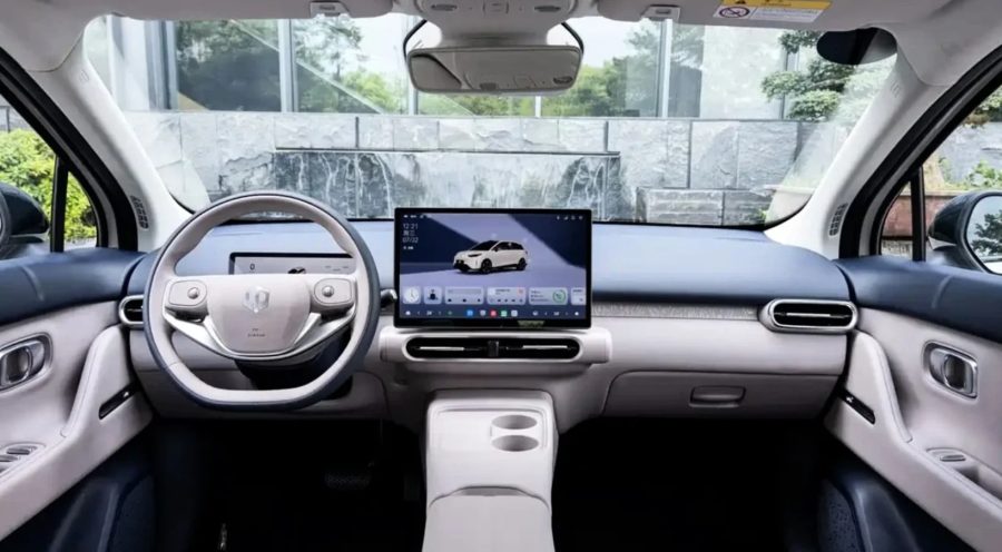 Novo rival chinês do BYD Dolphin é confirmado para o Brasil com 197 cv e tela gigante
