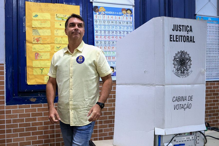 Núcleo de Flávio defende mudança de posicionamento e agradecimento público