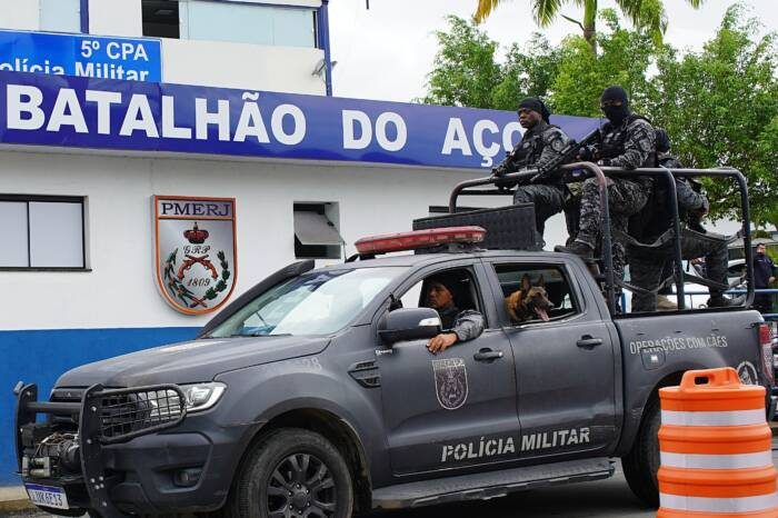 Operação policial avança por três bairros do Complexo da Vila Brasília