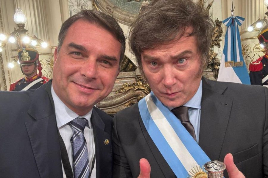 Oposição na Argentina pressiona Milei por fuga de Flávio para os EUA