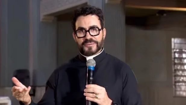 Padre Fábio de Melo faz desabafo sensível sobre depressão crônica e revela luta diária: “Nunca acordei feliz” Padre Fábio de Melo faz desabafo sensível sobre depressão crônica e revela luta diária: “Nunca acordei feliz”