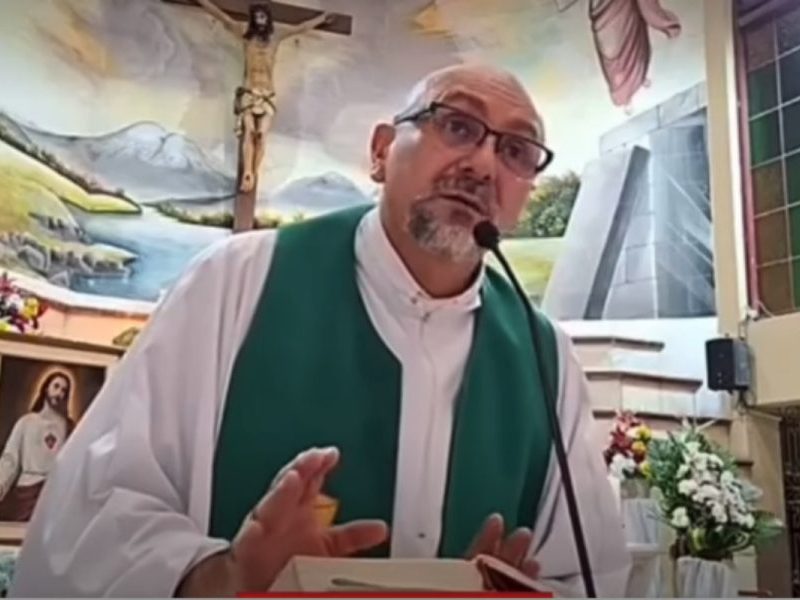 Padre fala sobre morte antes de cruz cair e matá-lo