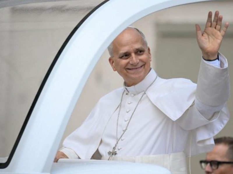Papa Leão XIV volta a aparecer de papamóvel no Vaticano