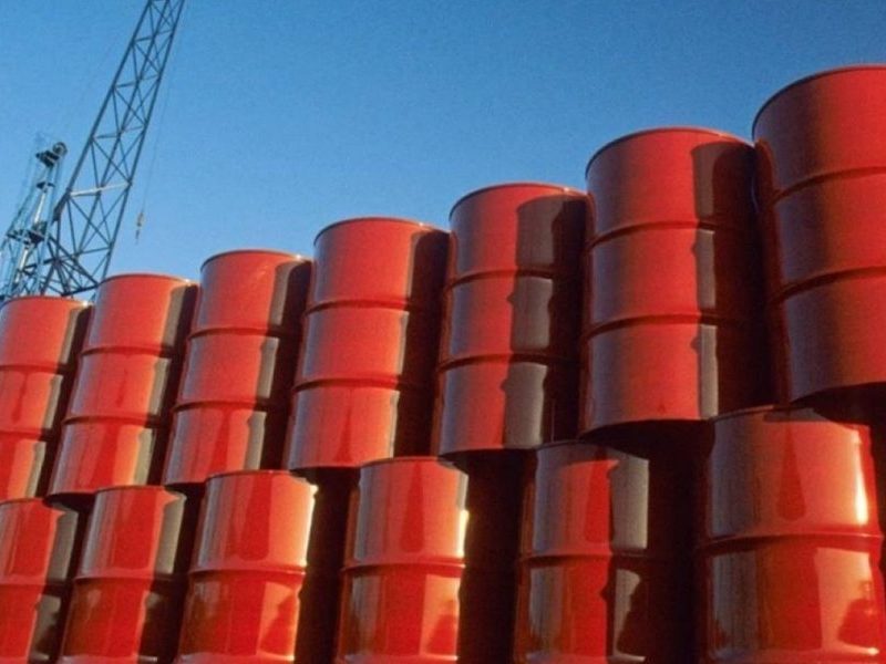 Petróleo sobe 4% e barril ultrapassa US$ 113, maior patamar desde maio