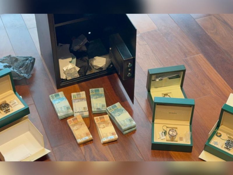PF apreende cofres com dinheiro e joias em operação contra CV