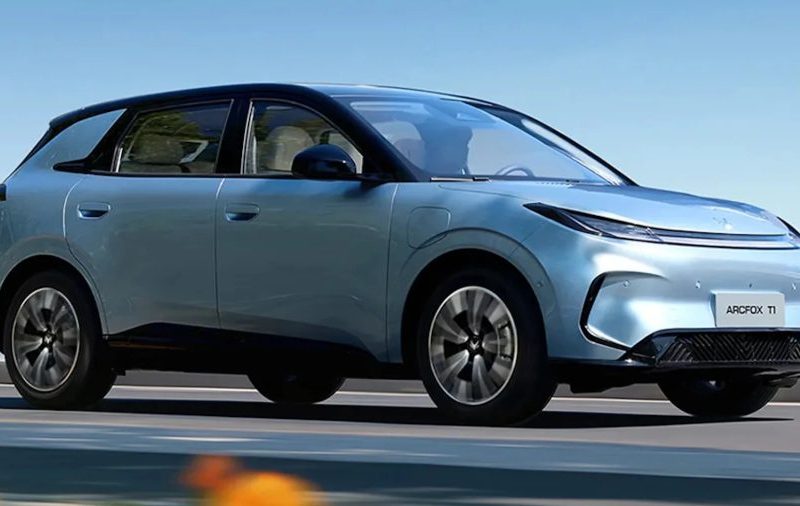 Arcfox T1 entra em pré-venda para rivalizar com o BYD Dolphin