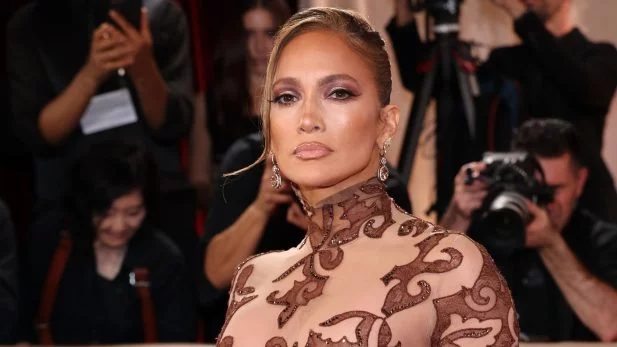 Pitbull diz que teve ereção durante apresentação com Jennifer Lopez em 2011; assista Pitbull faz revelação inesperada sobre apresentação com Jennifer Lopez no AMAs 2011; assista