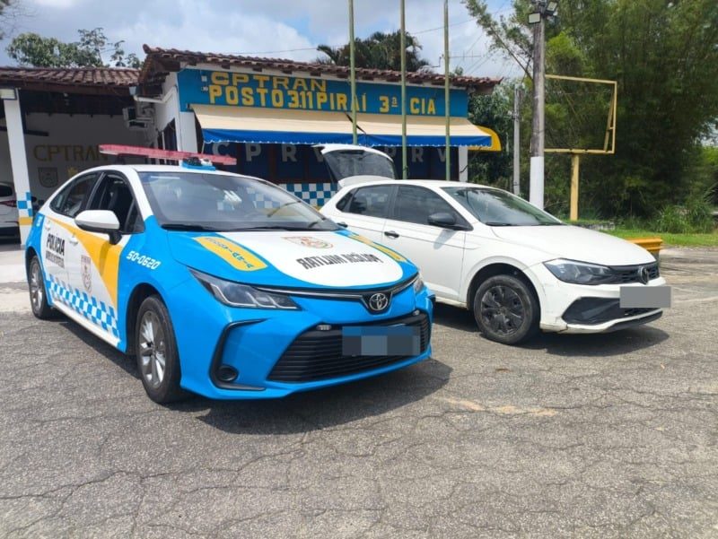 Carro de locadora é apreendido pela polícia no RJ