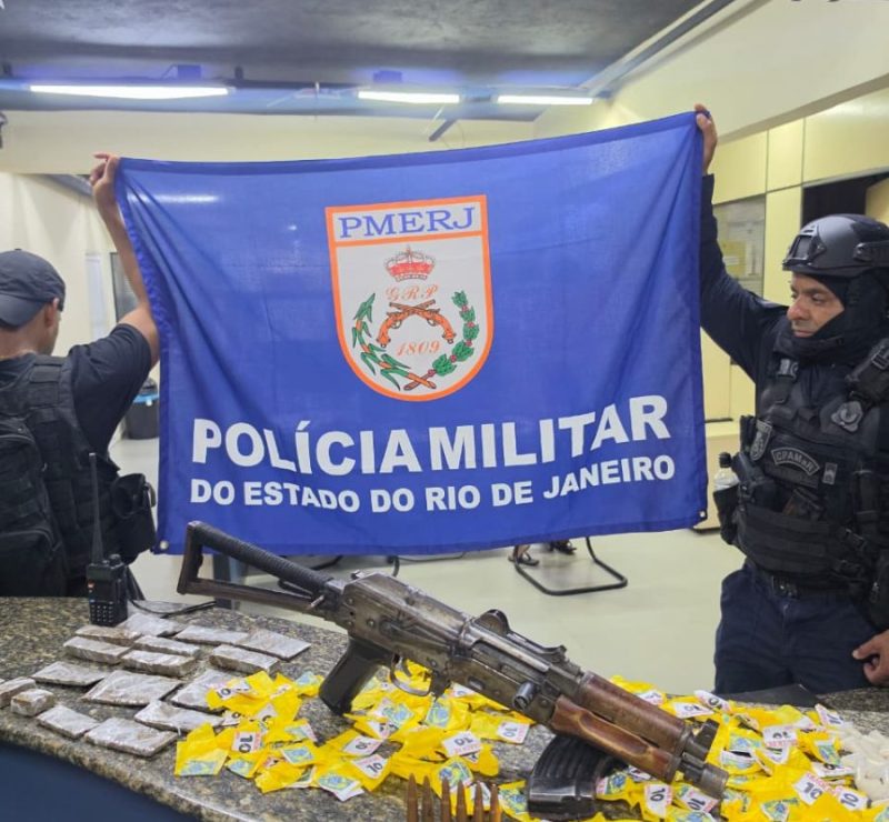 Polícia apreende fuzil AK-47 e drogas após tiroteio em Angra