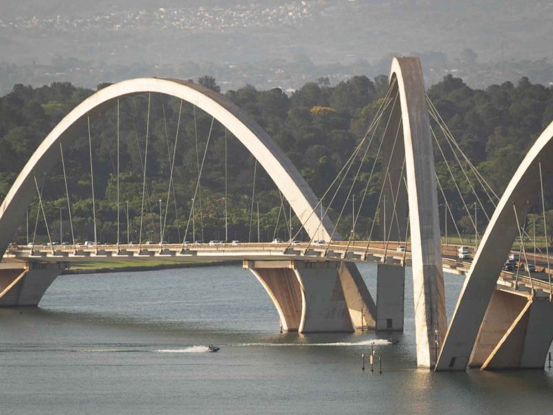 Ponte JK: DER diminui faixas reversíveis após teste no DF