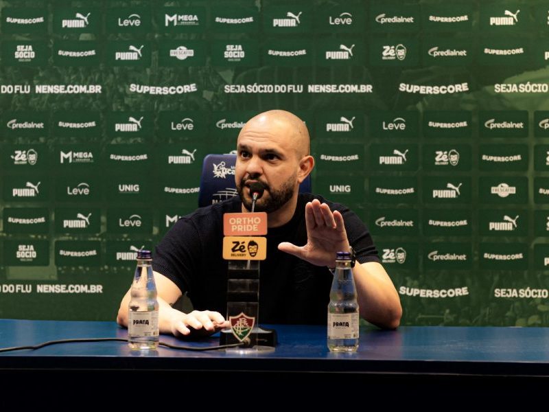 Presidente do Fluminense detona arbitragem após Fla-Flu: “Um lixo”