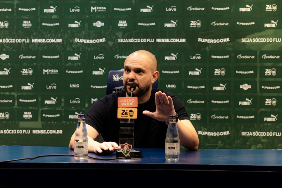 Presidente do Fluminense detona arbitragem após Fla-Flu: "Um lixo"