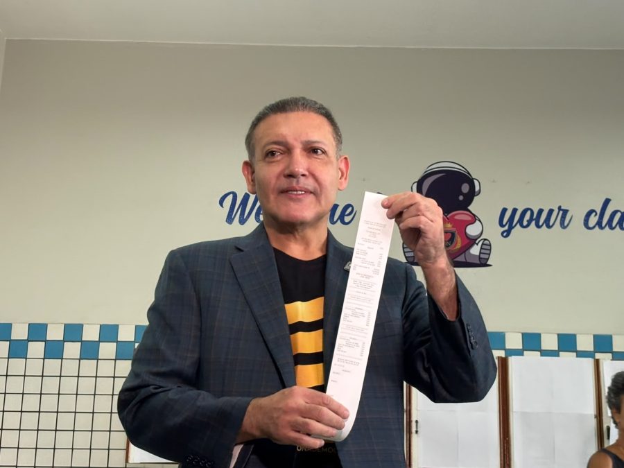 Presidente do TSE, Nunes Marques vota e dá início ao 2º turno das eleições