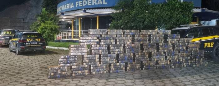PRF apreende quase 2 toneladas de maconha na Serra das Araras