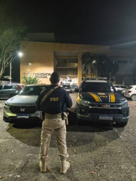 PRF recupera carro furtado avaliado em R$ 162 mil na Via Dutra