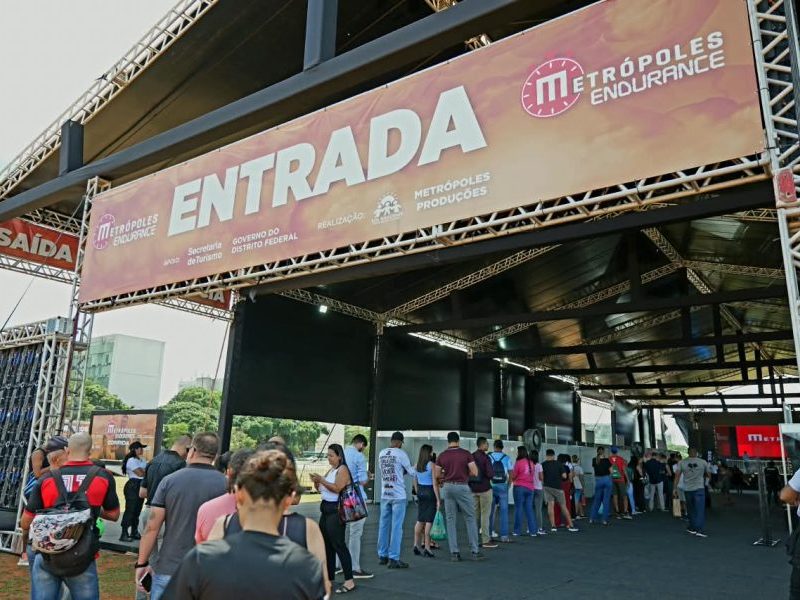 Primeiro dia de entrega de kits do Metrópoles Endurance agita a Esplanada
