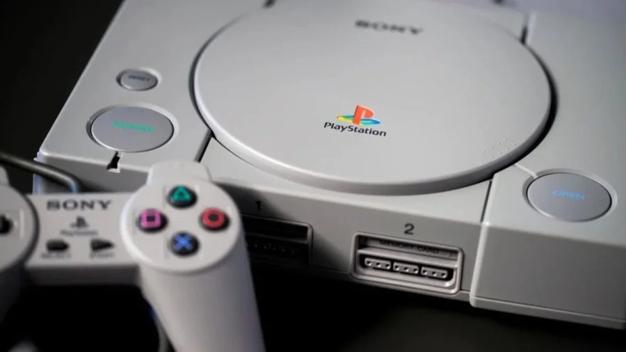 PS1 portátil existiu: relembre modelo que permitia jogar em qualquer lugar