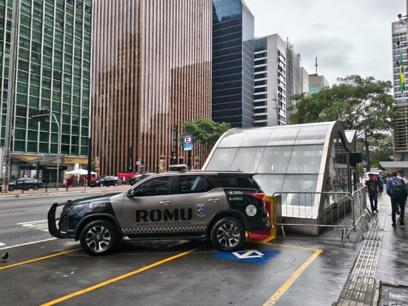 PT acusa Metrô de retirar tapumes de estações na Paulista