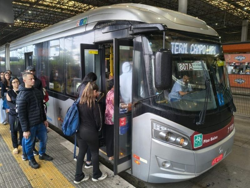 PT pede ampliação de horário de votação em SP após problemas com ônibus