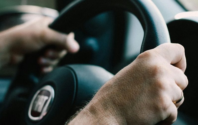 Direção hidráulica ou elétrica: qual a melhor para seu carro?