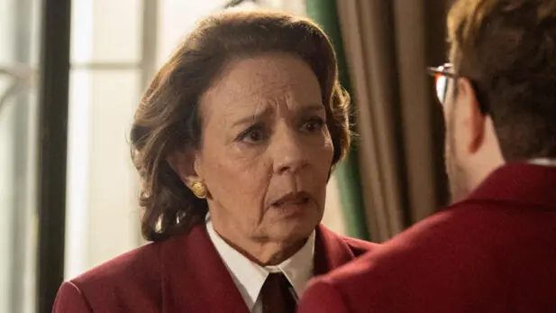 Quem Ama Cuida: Adriana faz exposed de Diná após descobrir passado surpreendente da rival Quem Ama Cuida: Adriana faz exposed de Diná após descobrir passado chocante da rival (Globo/Victor Antunes/Reprodução)