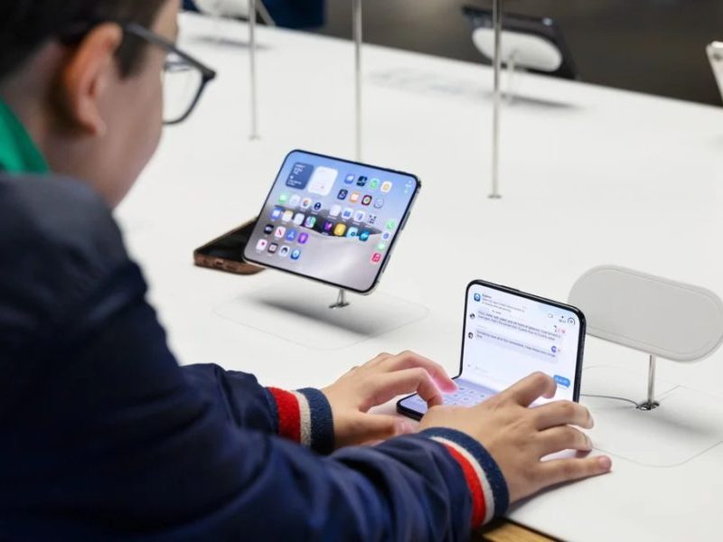 Quer ver o iPhone Duo de perto? Apple já tem unidades nas lojas físicas no Brasil