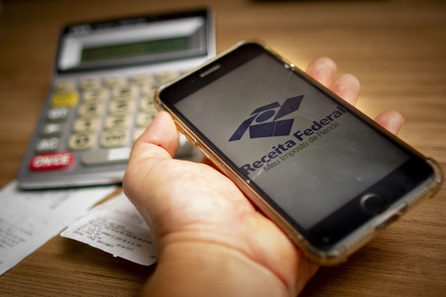 Receita paga R$ 41 bilhões em restituições do IR em 2026 e bate recorde