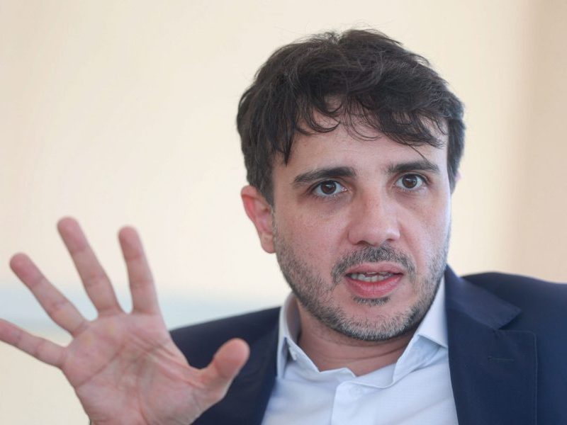 Renan Santos diz que eventual fuga de Flávio era “caminho natural”