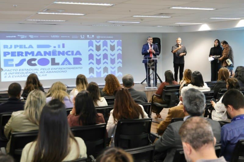 Resende adere a pacto estadual para combater o abandono escolar