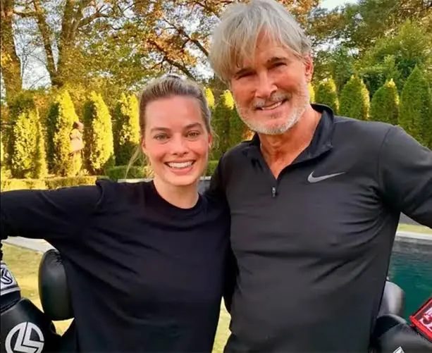 Causa da morte de Richard Norton é revelada após uso de peptídeos