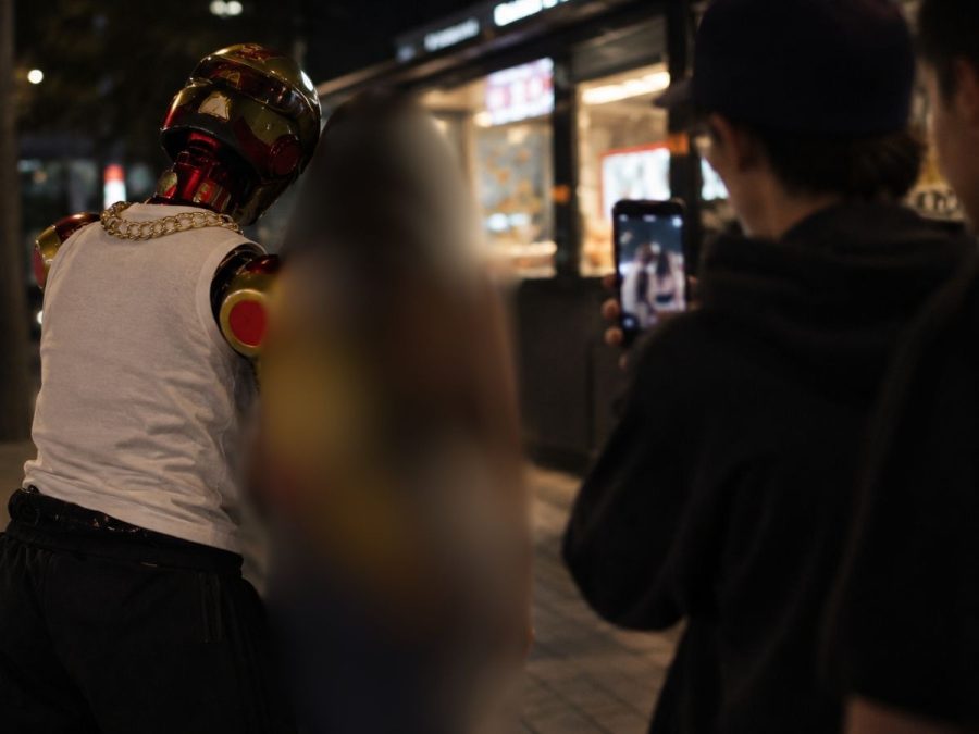Robô é apreendido na Alemanha após suspeita de assédio contra adolescente