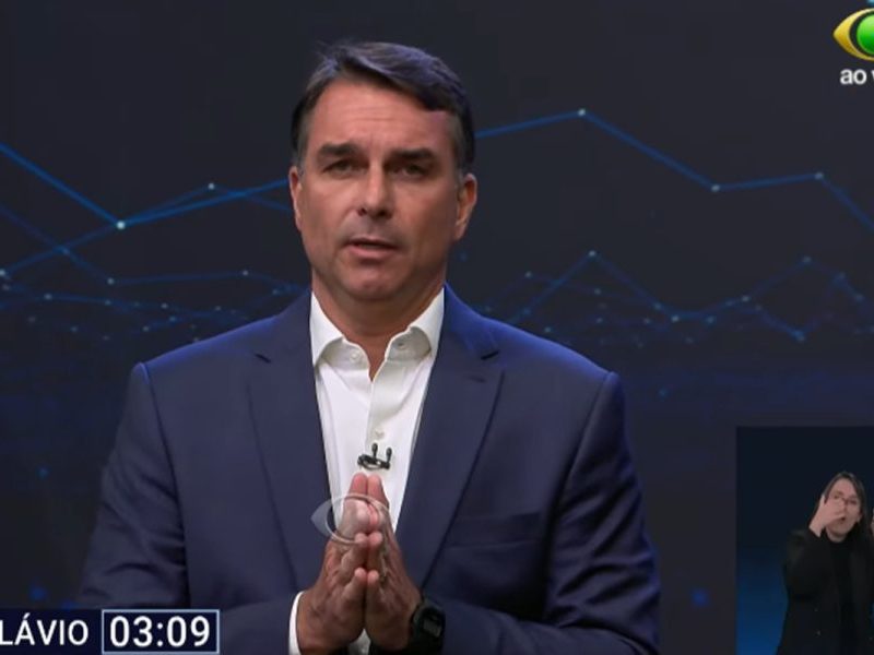 Flávio Bolsonaro promete queda acelerada dos juros se eleito