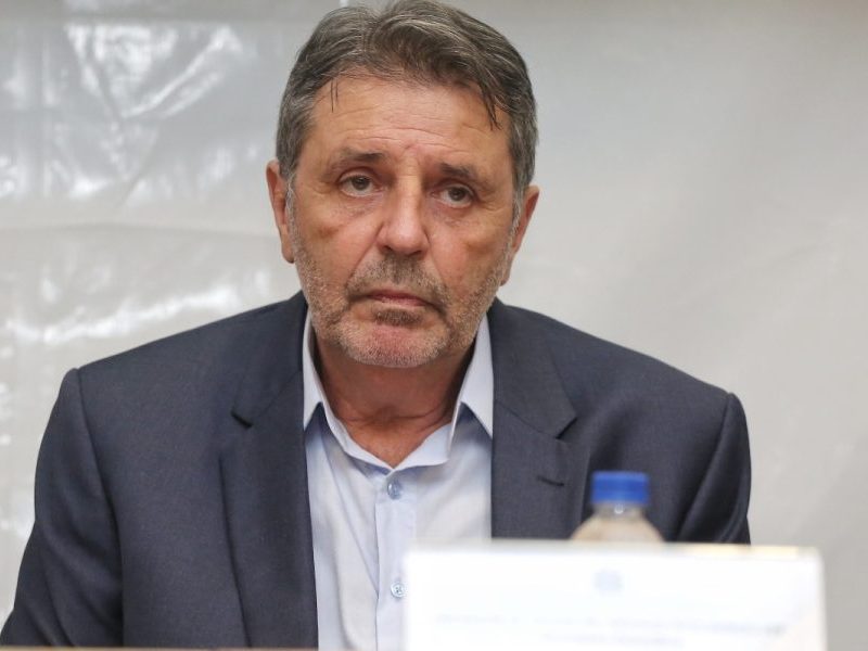 Secretário de SP defende PMs que dispararam 45 vezes contra jovem