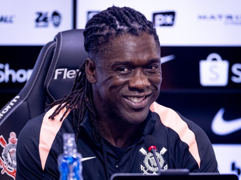 Seedorf assume o Corinthians e promete reação no Brasileirão