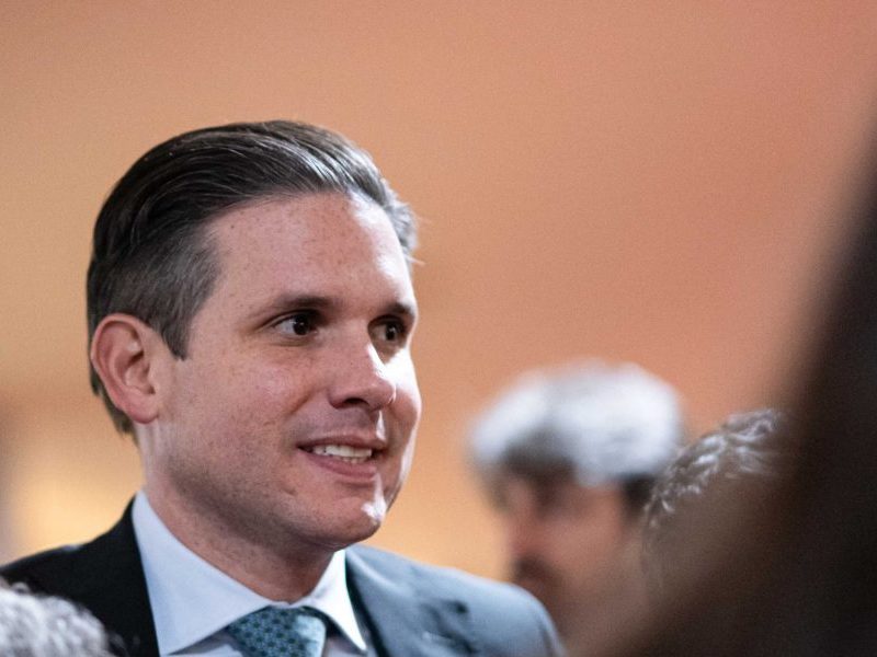 Hugo Motta busca apoio do Centrão para reeleição na Câmara